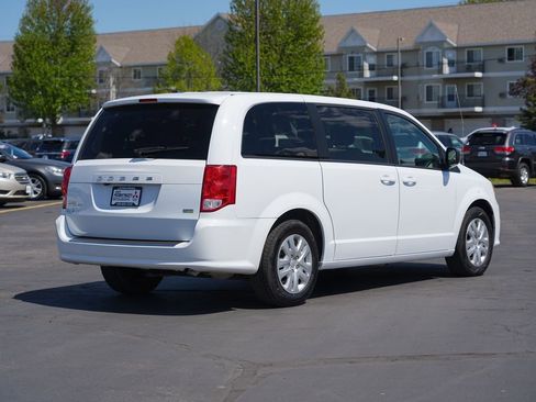 Used 2018 Dodge Grand Caravan SE w/ UConnect Hands-Free Group FWD image 3