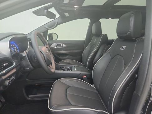 New 2026 Chrysler Pacifica Limited image 19