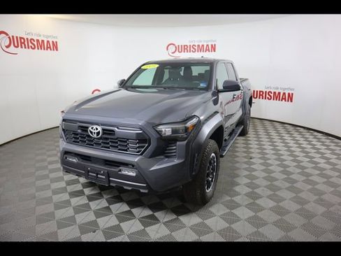 Used 2025 Toyota Tacoma TRD Off-Road AWD/4WD image 1