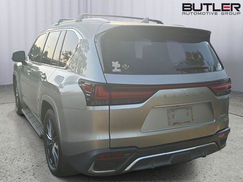 Used 2022 Lexus LX 600 F Sport w/ Accessory Package (Z1) AWD/4WD image 9