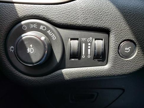 Used 2022 Jeep Cherokee Latitude Lux AWD/4WD image 28