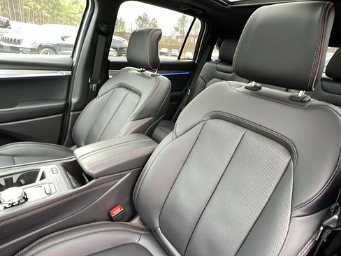 Used 2024 Jeep Wagoneer Launch Edition image 18