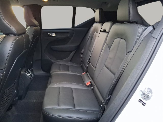 Certified 2026 Volvo XC40 B5 Plus AWD/4WD image 8