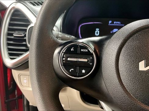 Used 2023 Kia Soul LX FWD image 23