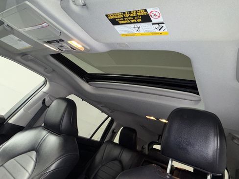 Used 2023 Toyota Highlander XLE AWD/4WD image 23