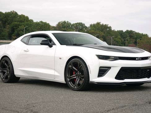 Used 2018 Chevrolet Camaro SS image 1