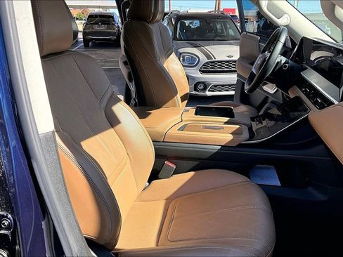 Certified 2025 INFINITI QX80 Sensory image 12