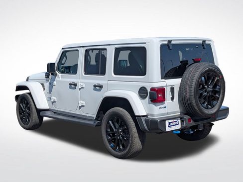 Used 2023 Jeep Wrangler Unlimited Sahara w/ Cold Weather Group AWD/4WD image 9