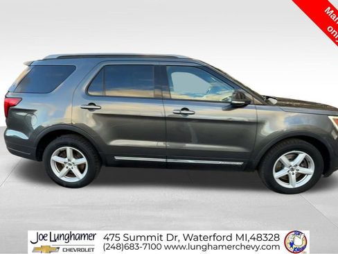 Used 2018 Ford Explorer XLT w/ Equipment Group 201A image 10