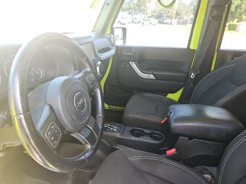 Used 2016 Jeep Wrangler Unlimited Sahara w/ Connectivity Group AWD/4WD image 12