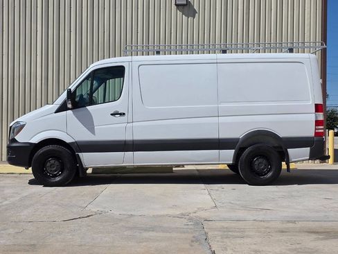 Used 2016 Mercedes-Benz Sprinter 2500 image 2