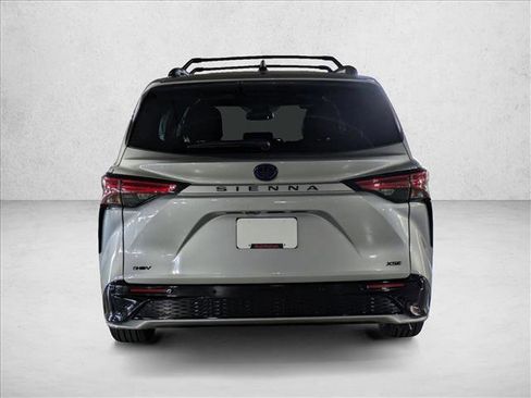 Used 2025 Toyota Sienna XSE image 6