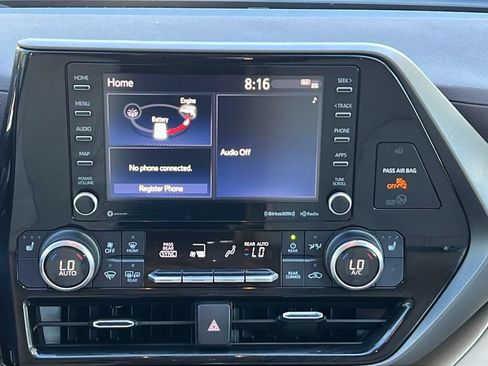 Used 2021 Toyota Highlander XLE AWD/4WD image 13