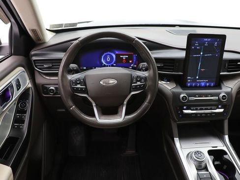 Used 2020 Ford Explorer Platinum w/ Premium Technology Package image 15