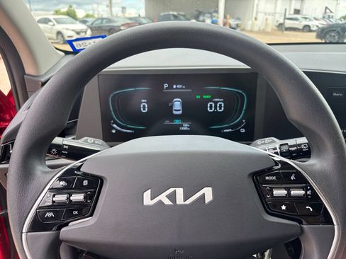 Used 2026 Kia Niro LX FWD image 27