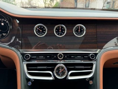 Used 2025 Bentley Flying Spur Plug-In Hybrid image 29