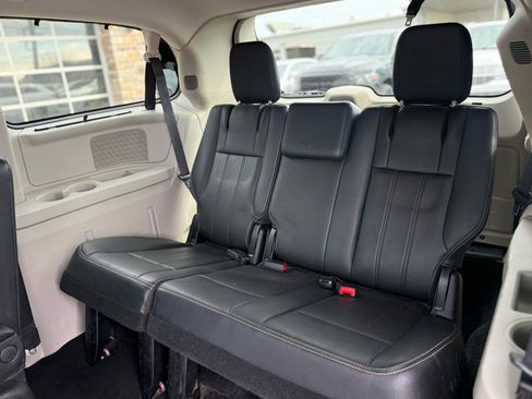 Used 2012 Chrysler Town & Country Touring-L w/ Premium Group image 14