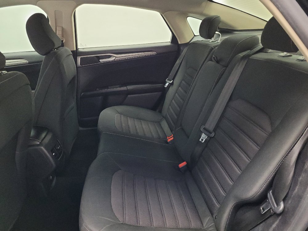Used 2020 Ford Fusion SE FWD image 18