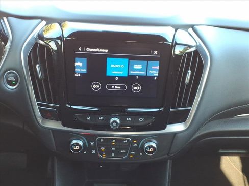 Used 2022 Chevrolet Traverse LT image 24