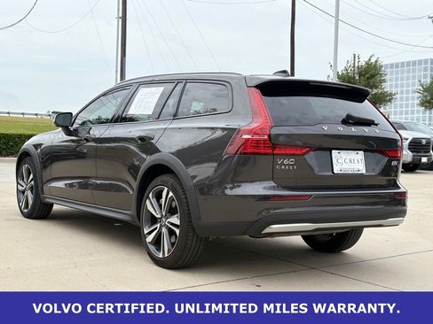 Certified 2025 Volvo V60 B5 Cross Country Plus AWD/4WD image 7