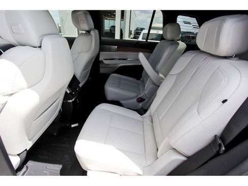 New 2026 Cadillac Vistiq Luxury image 7