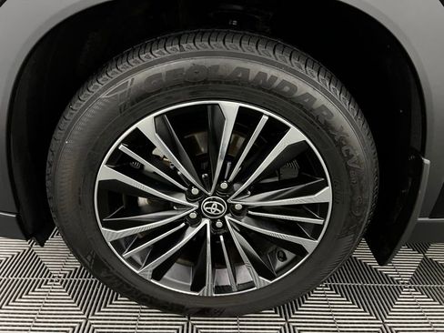 Used 2024 Toyota Grand Highlander AWD Hybrid image 11