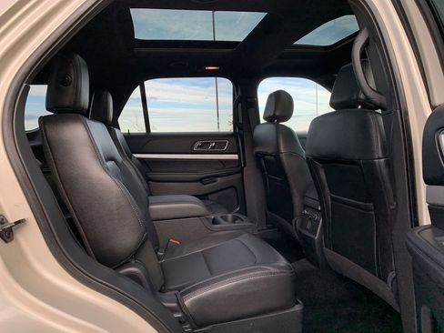 Used 2017 Ford Explorer XLT w/ Equipment Group 202A image 33