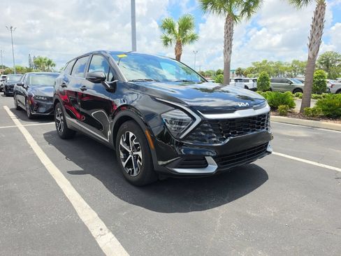 Used 2025 Kia Sportage EX FWD image 2