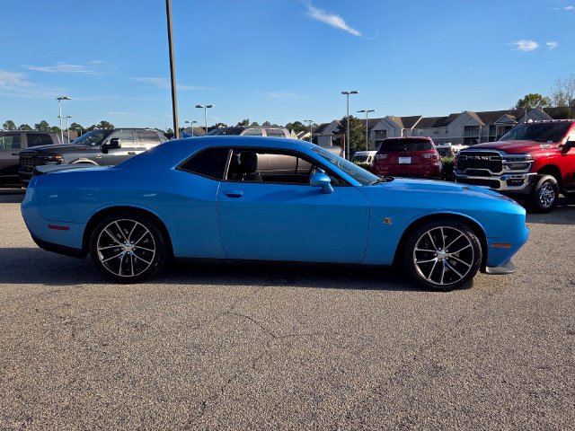 Used 2016 Dodge Challenger R/T Scat Pack w/ Leather Interior Group RWD image 11