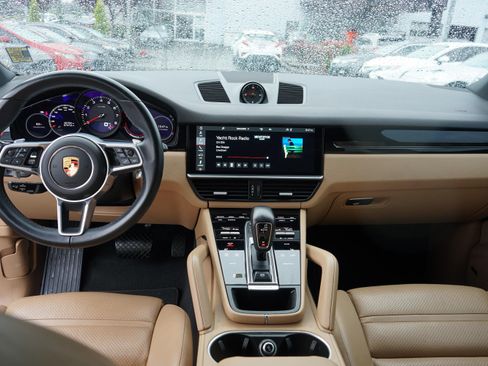 Used 2021 Porsche Cayenne AWD/4WD image 17