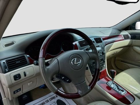 Used 2003 Lexus ES 330 w/ Premium Pkg FWD image 9