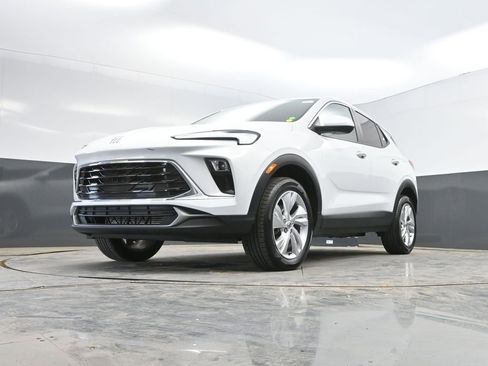 Used 2025 Buick Encore GX Preferred AWD/4WD image 33