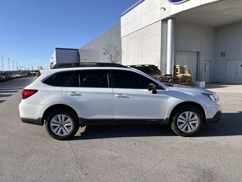 Used 2017 Subaru Outback 2.5i image 3