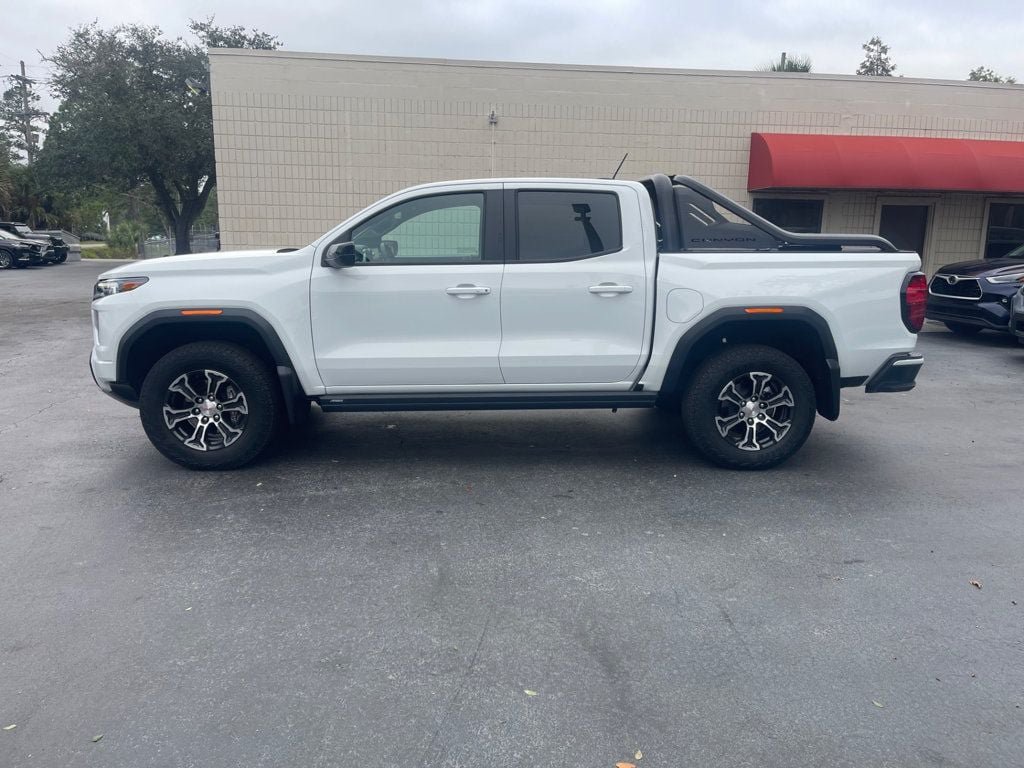 Used 2025 GMC Canyon AT4 w/ AT4 Premium Package AWD/4WD image 2