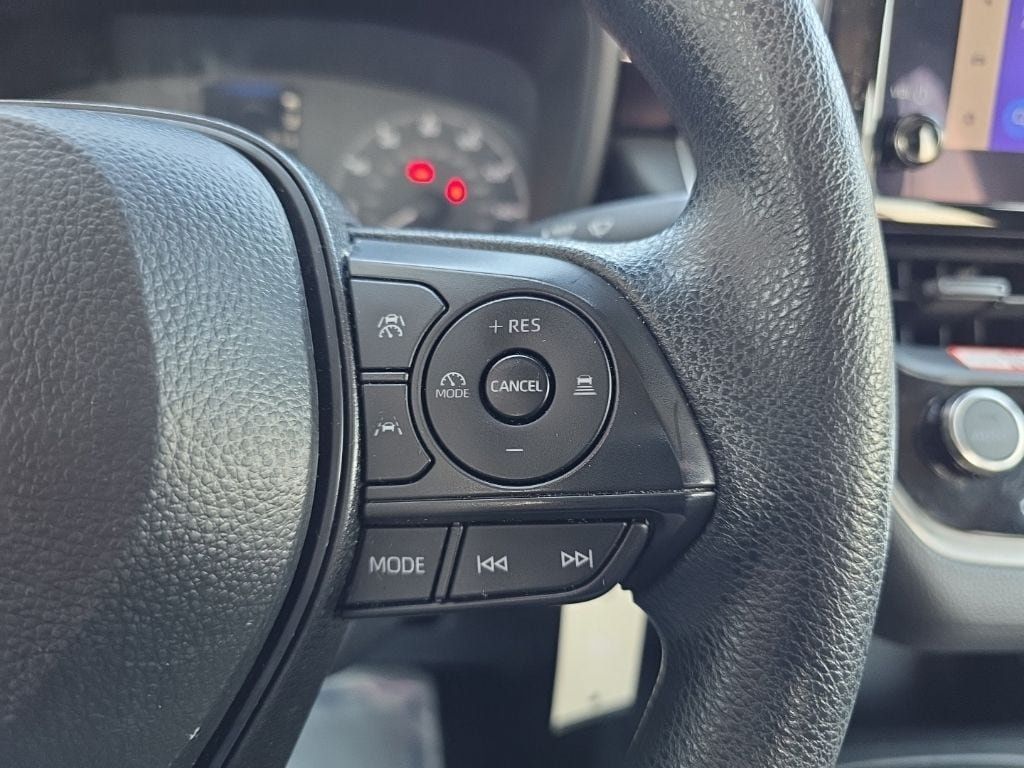 Used 2025 Toyota Corolla LE FWD image 21
