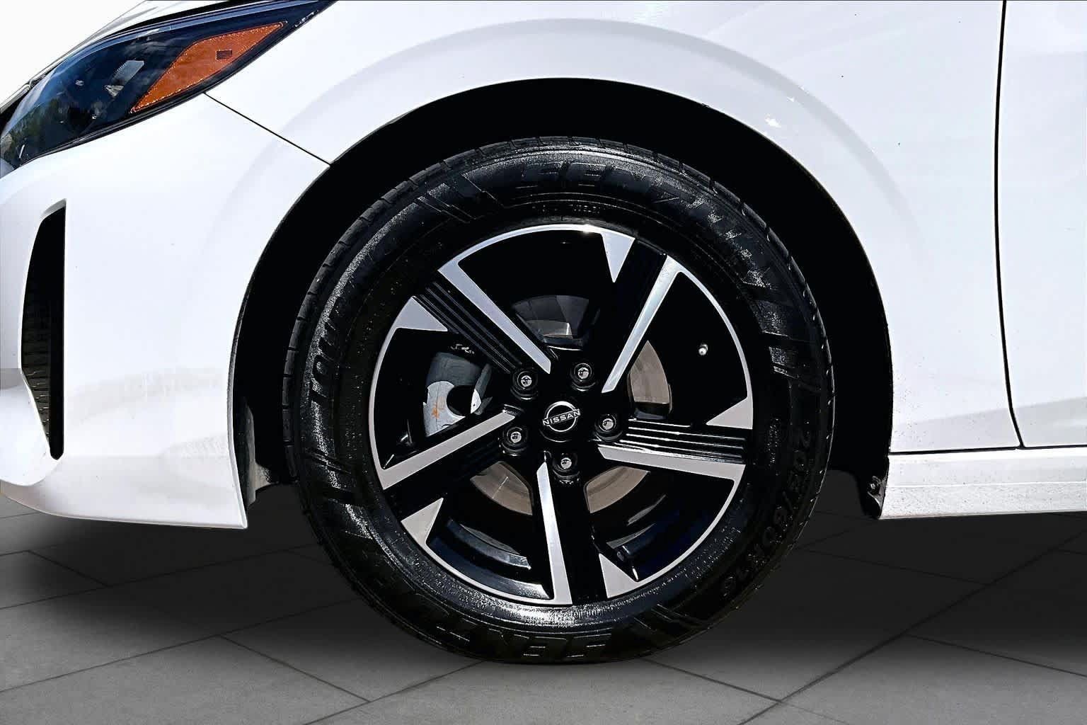 Used 2024 Nissan Sentra SV FWD image 11