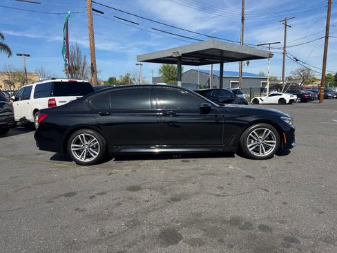 Used 2016 BMW 750i image 8