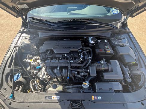 Used 2025 Hyundai Elantra SEL image 32