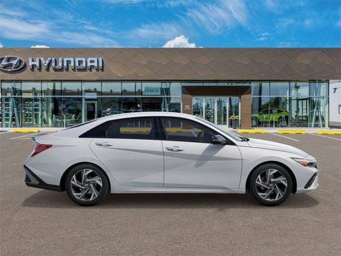 New 2025 Hyundai Elantra Sport image 7