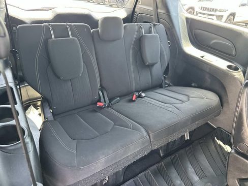 Used 2018 Chrysler Pacifica Touring Plus w/ S Appearance Package FWD image 15
