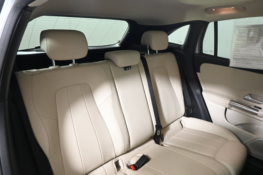 Used 2021 Mercedes-Benz GLA 250 4MATIC image 35