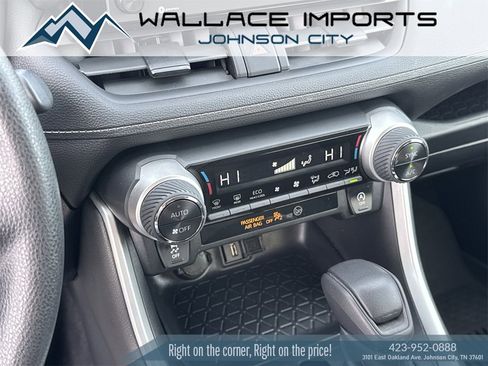 Used 2021 Toyota RAV4 XLE w/ Convenience Package image 29