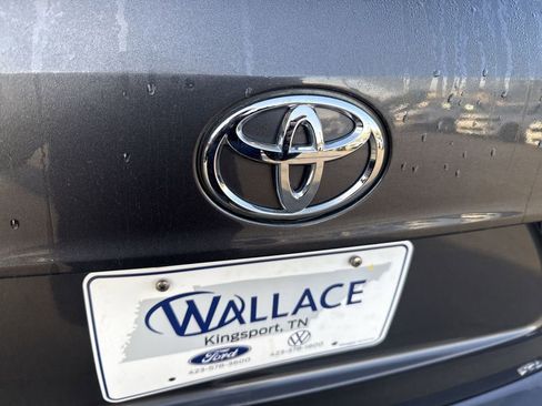 Used 2023 Toyota Highlander XLE AWD/4WD image 7