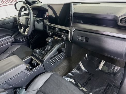 Certified 2026 Toyota 4Runner TRD Off-Road Premium AWD/4WD image 36