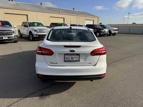 Used 2017 Ford Focus SE image 9
