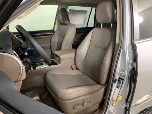 Used 2016 Lexus GX 460 w/ Navigation Package AWD/4WD image 19