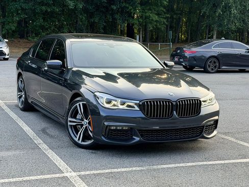 Used 2019 BMW 750i xDrive w/ M Sport Package AWD/4WD image 4