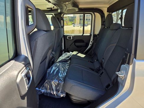 Used 2024 Jeep Gladiator Sport image 28