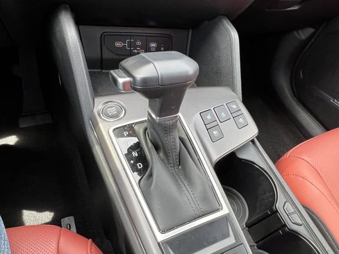 Used 2026 Kia Sportage SX image 32