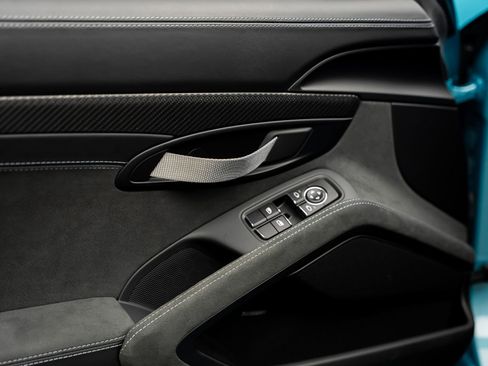 Used 2025 Porsche 718 Cayman GT4 RS RWD image 65